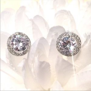 NWOT Halo Earrings